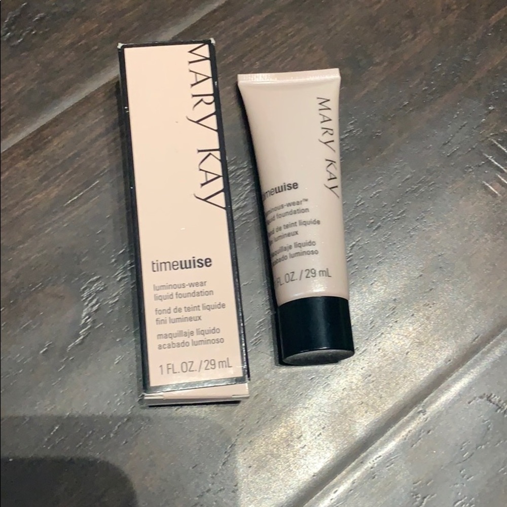 Mary Kay liquid foundation (beige 7)